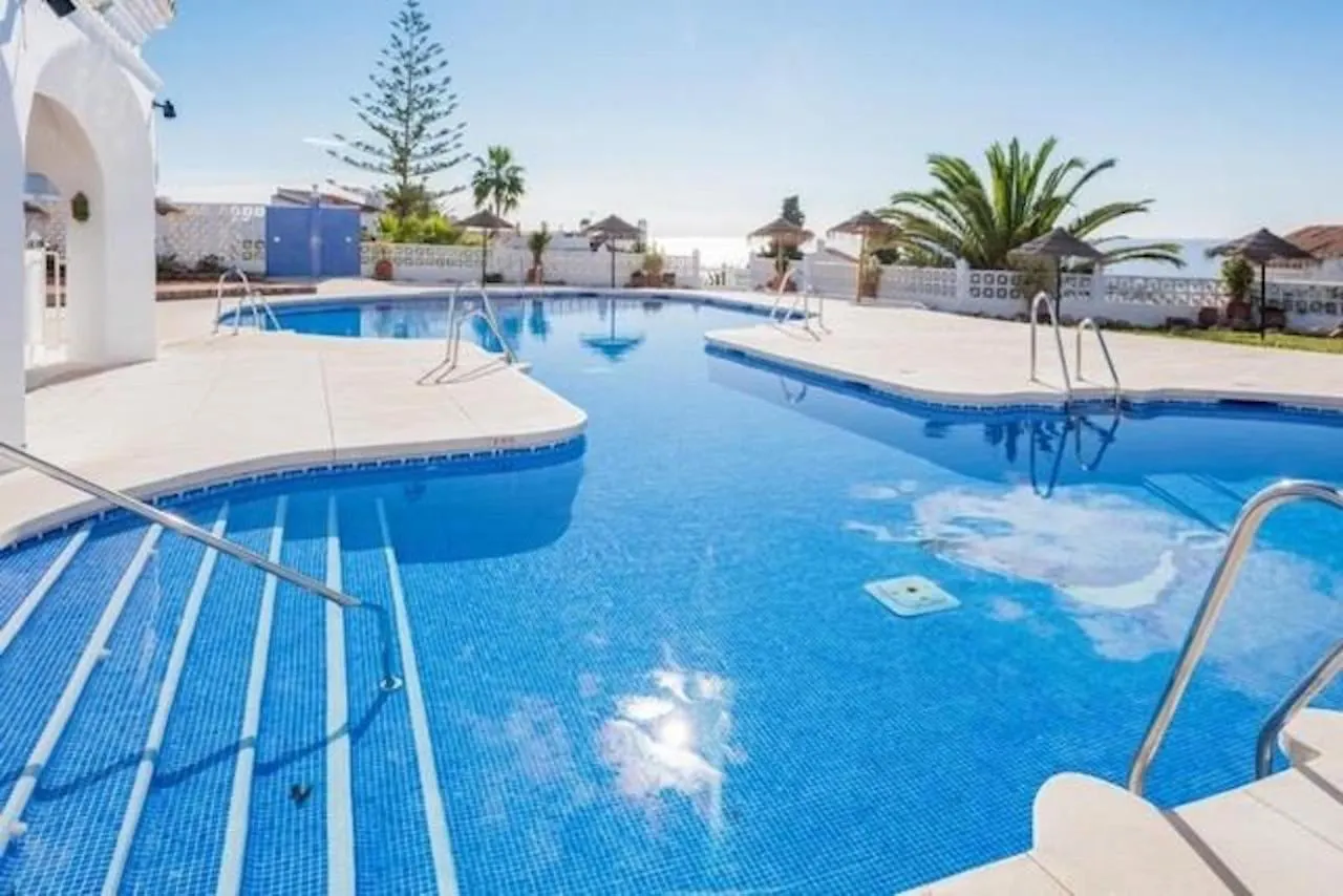 Capistrano Playa, Modern Apartment Within Walking Distance To Burriana Beach Nerja